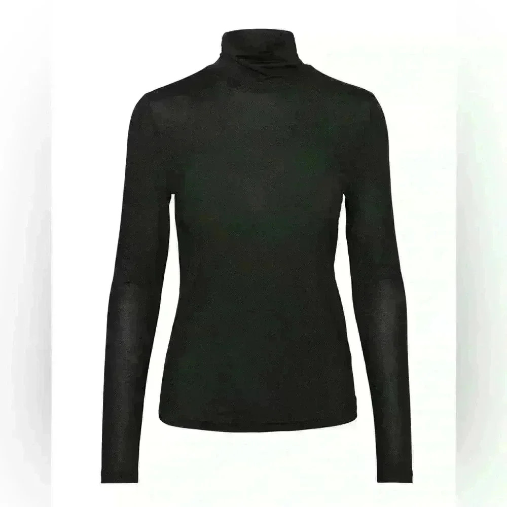 Shimmering turtleneck